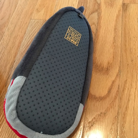 Boy’s Shark 🦈 Slippers Size 1 1/2 - 2 1/2 - Picture 4 of 8